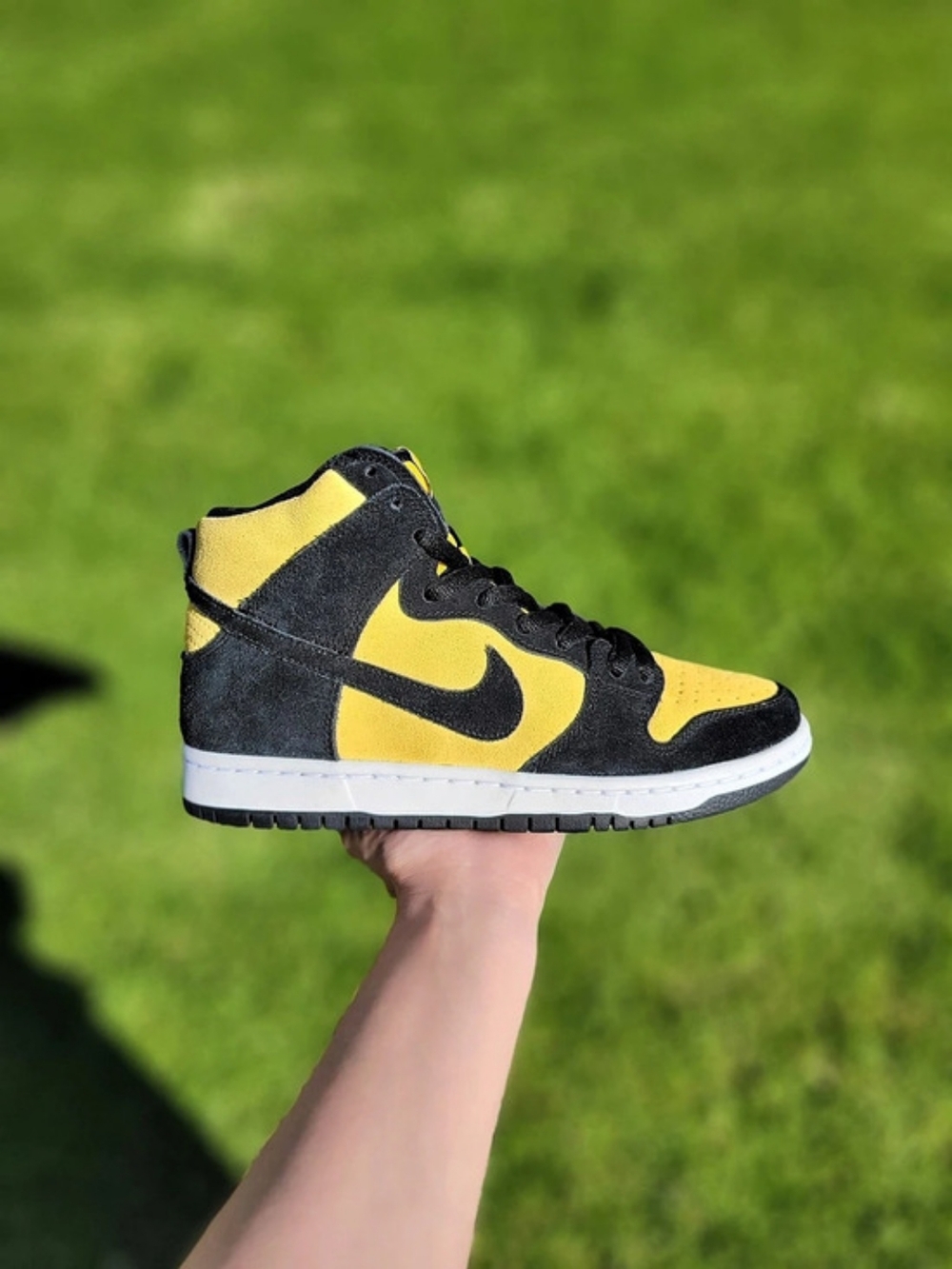 Nike SB Dunk High Pro Reverse Goldenrod Sneakers 7M/8.5W DB1640-001